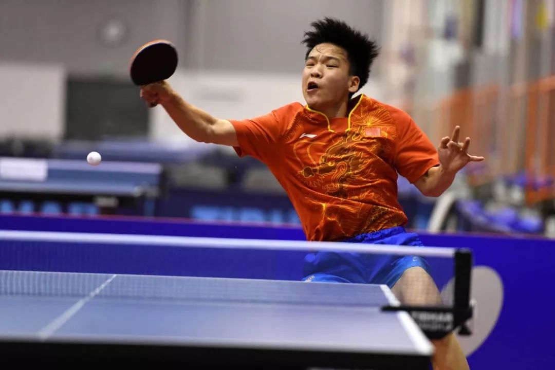 场上各自施 场上各自施